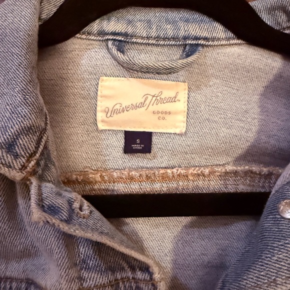 Universal Thread Denim Jean Jacket - Picture 2 of 4